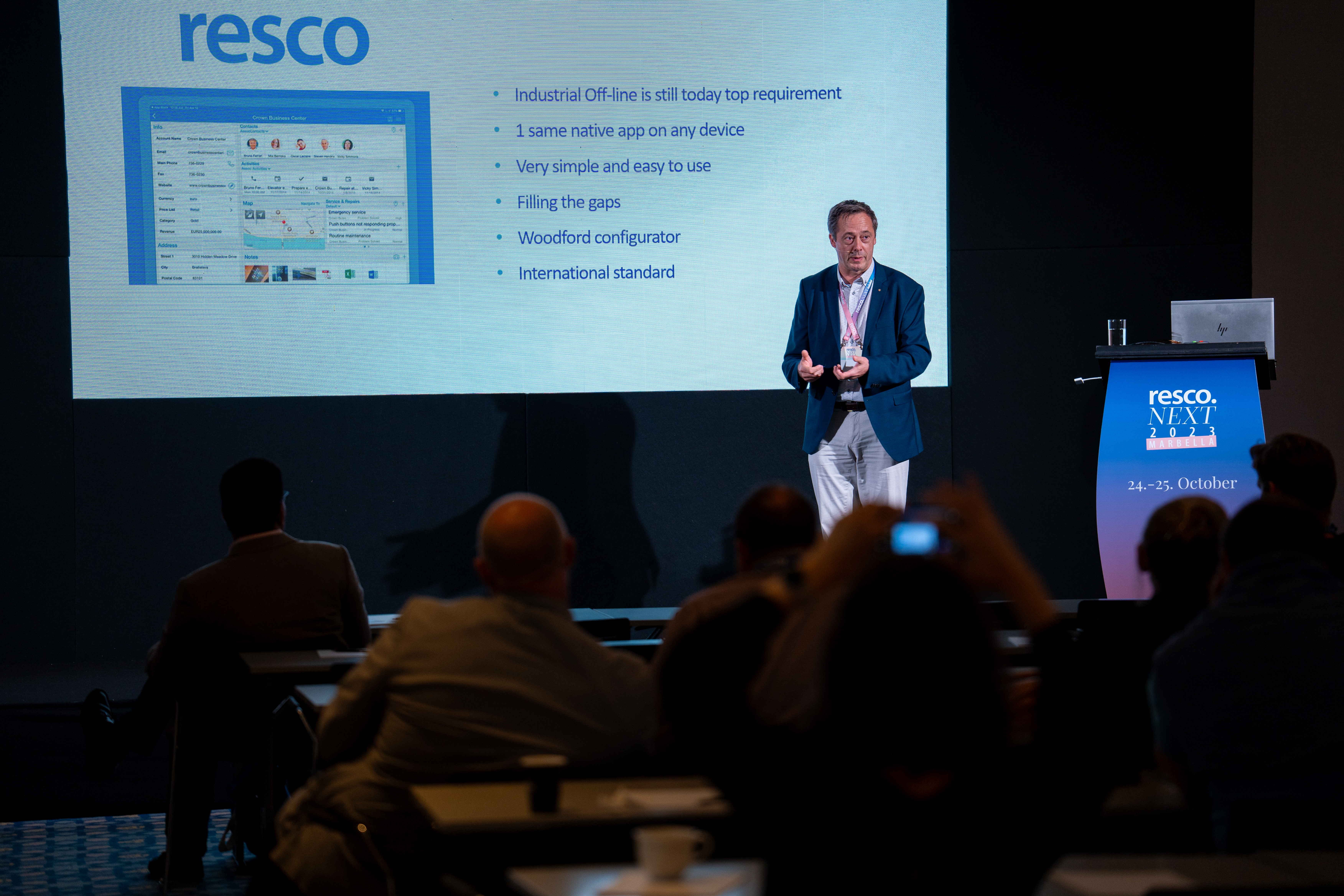 Tom Moortgat speaking about Resco offline functionality at resco.NEXT 2023 conference